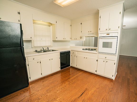 4th image of 800 Pineview Dr