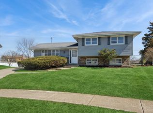 1000 Lancaster Ct, Hoffman Estates, IL 60169
