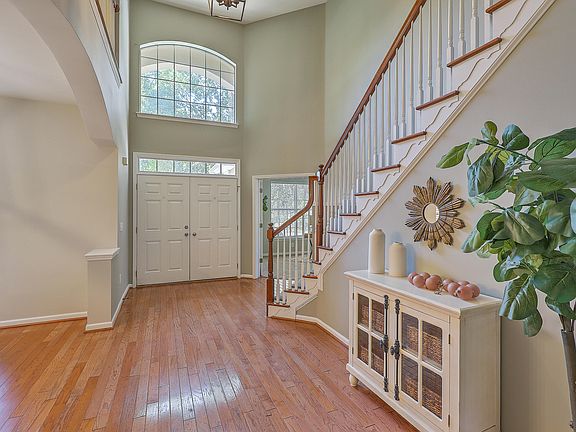2nd image of 8765 Laurel Grove Ln