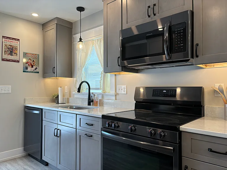 36 W Main St — Photo 11