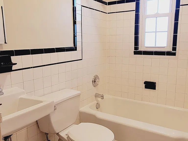 Boulevard Courts Apartments — Photo 20
