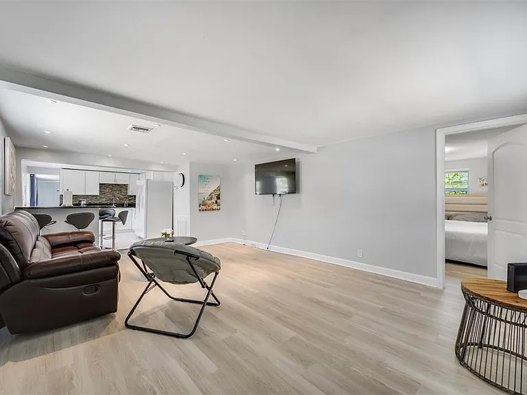 1601 Palm Way — Photo 6