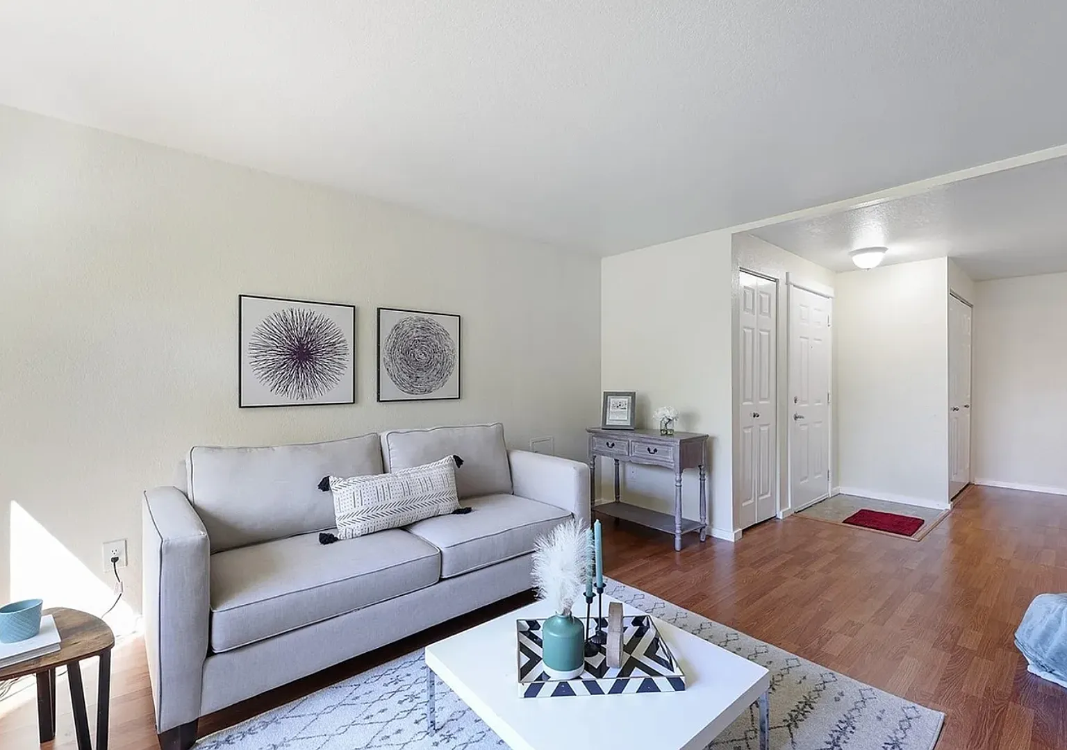 Stunning 2 Bed 2 Bath Bellevue Condo w/ Community Pool, Cabana, Exercise Room and More! — Photo 3