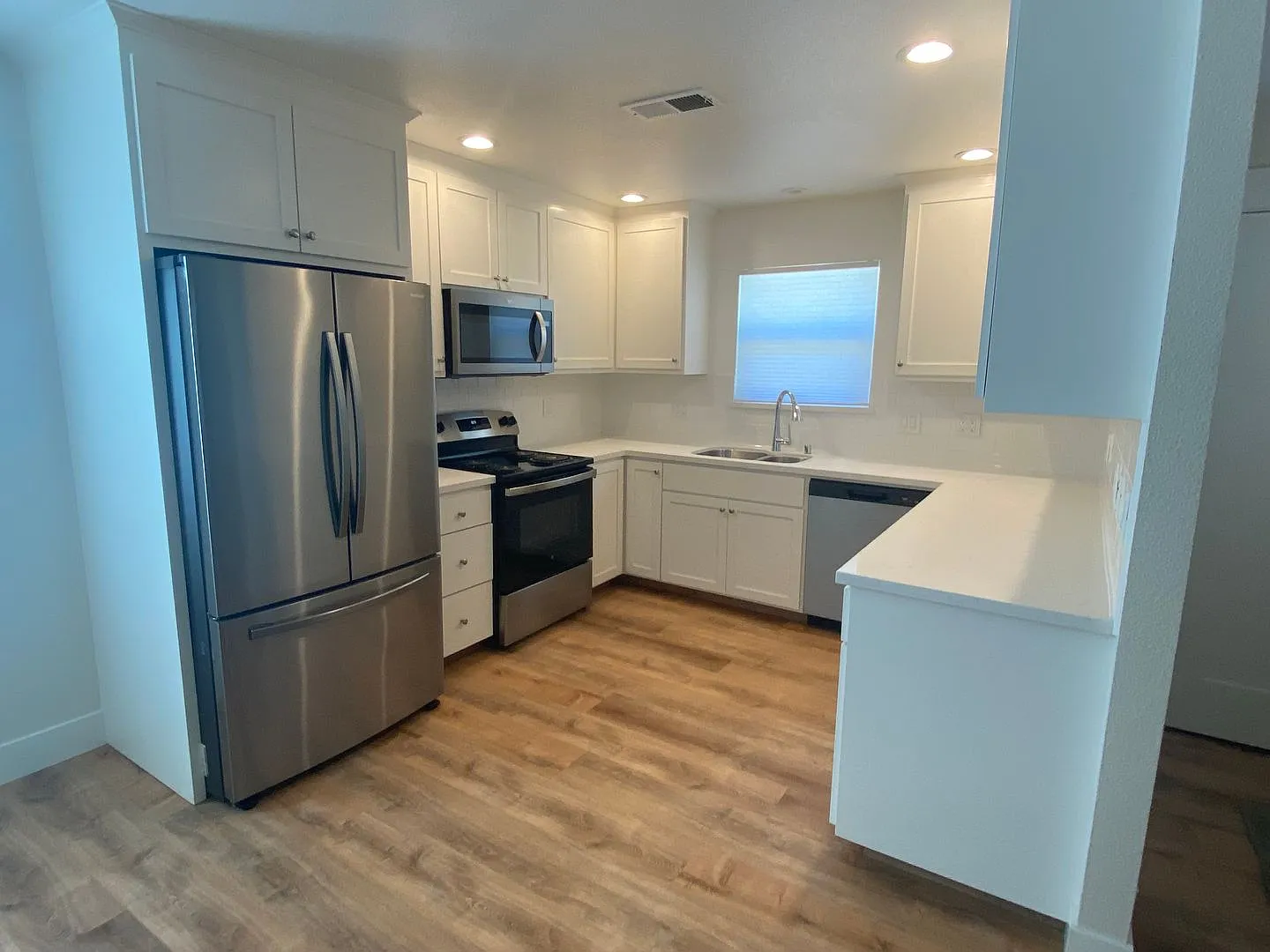 Newly Remodeled! Walking Distance From Downtown Dixon! — Photo 4