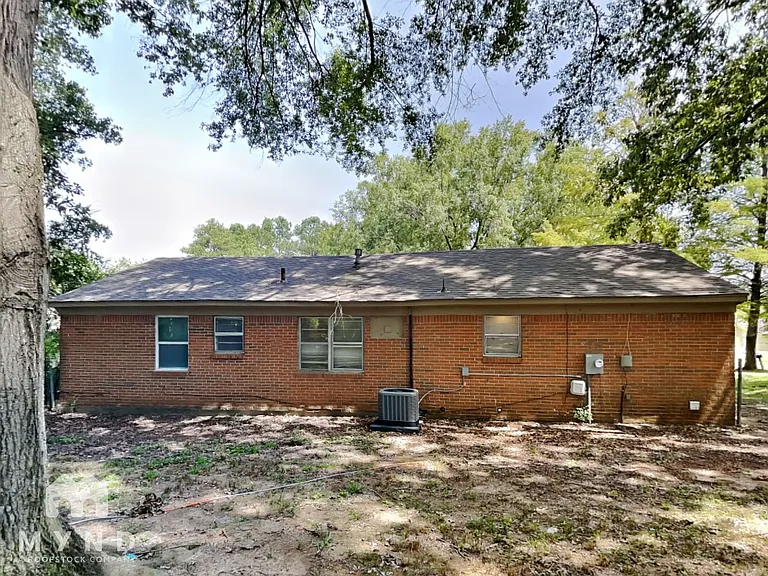 2535 Eastbrook Dr — Photo 15