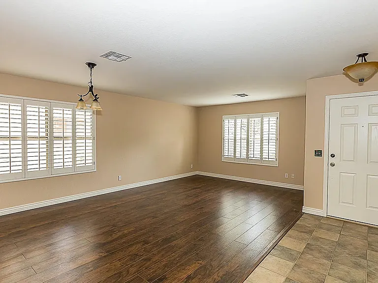 465 W Midland Ln — Photo 9