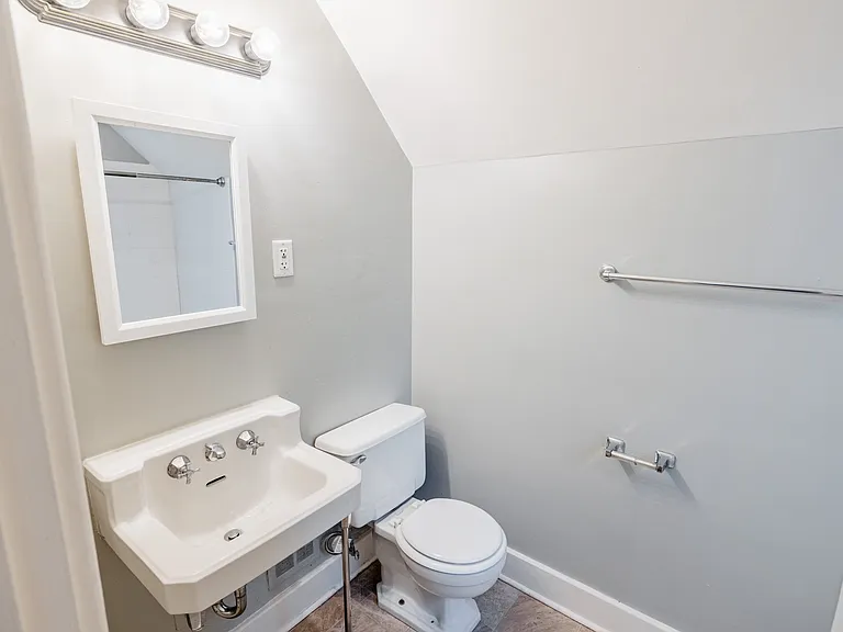 3815 Dewey Ave — Photo 32
