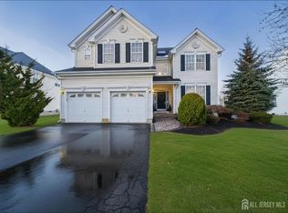 28 Wisniewski Rd, Sayreville, NJ 08872