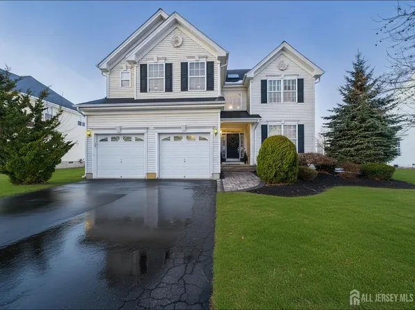 28 Wisniewski Rd, Sayreville, NJ 08872
