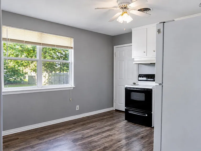4621 Langford Ln — Photo 6
