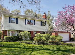 670 Plumtree Rd, Glen Ellyn, IL 60137