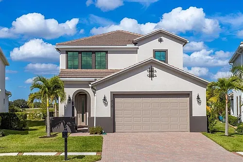 270 SE Fascino Cir Photo 1