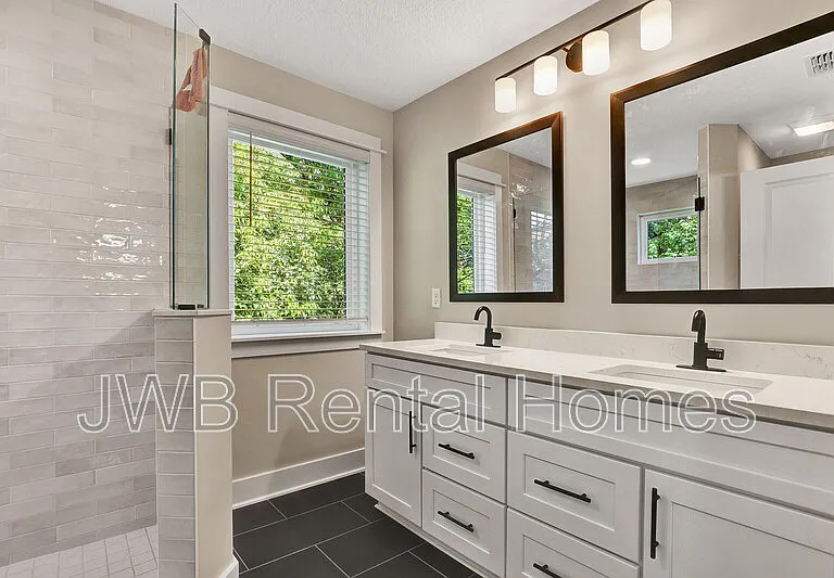 218 E 2nd St — Photo 15