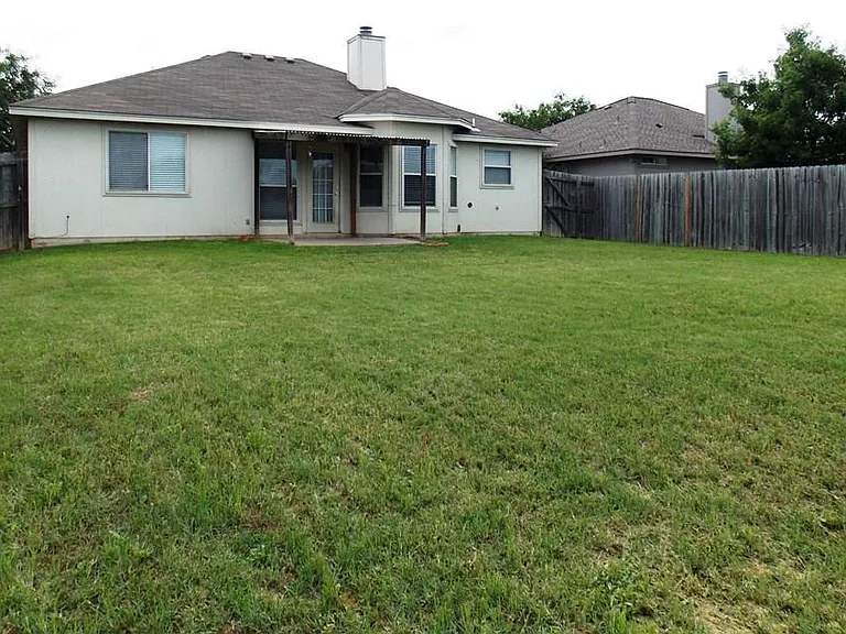 1715 Bent Oak Dr — Photo 2
