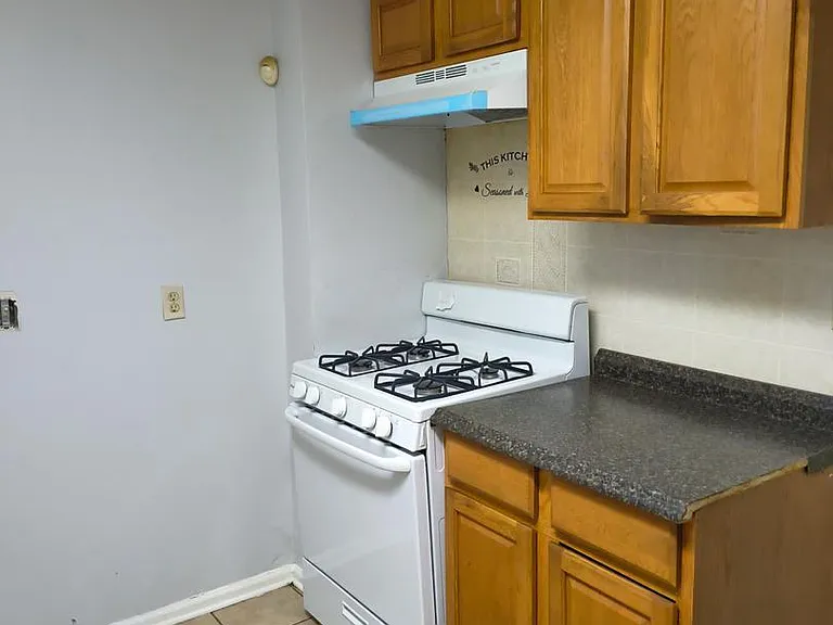 427 Elmer St — Photo 10