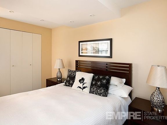 2nd image of 150 W 51st St APT 823