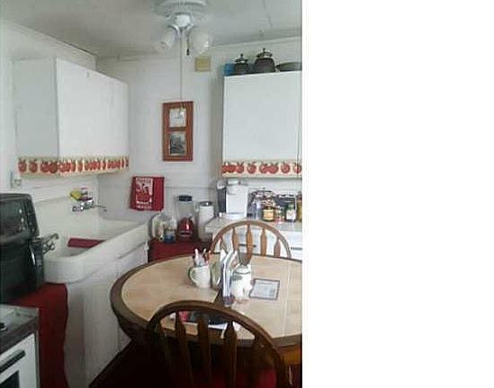 5th image of 272 Carlton St