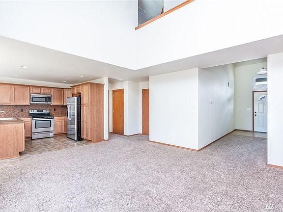 5th image of 16657 Greenleaf Ave SE