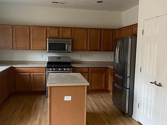 3rd image of 1039 Kiska St NW