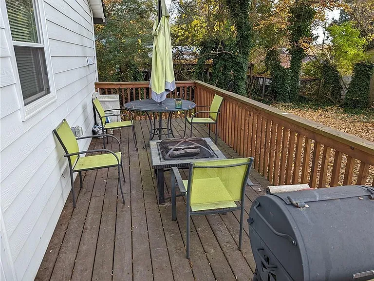 166 Hill St SE — Photo 9