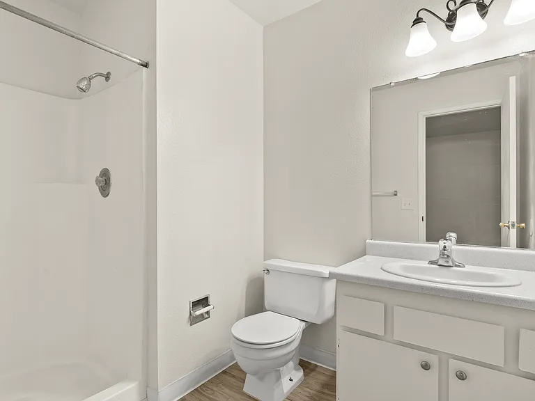 College Glen Apartments — Photo 5