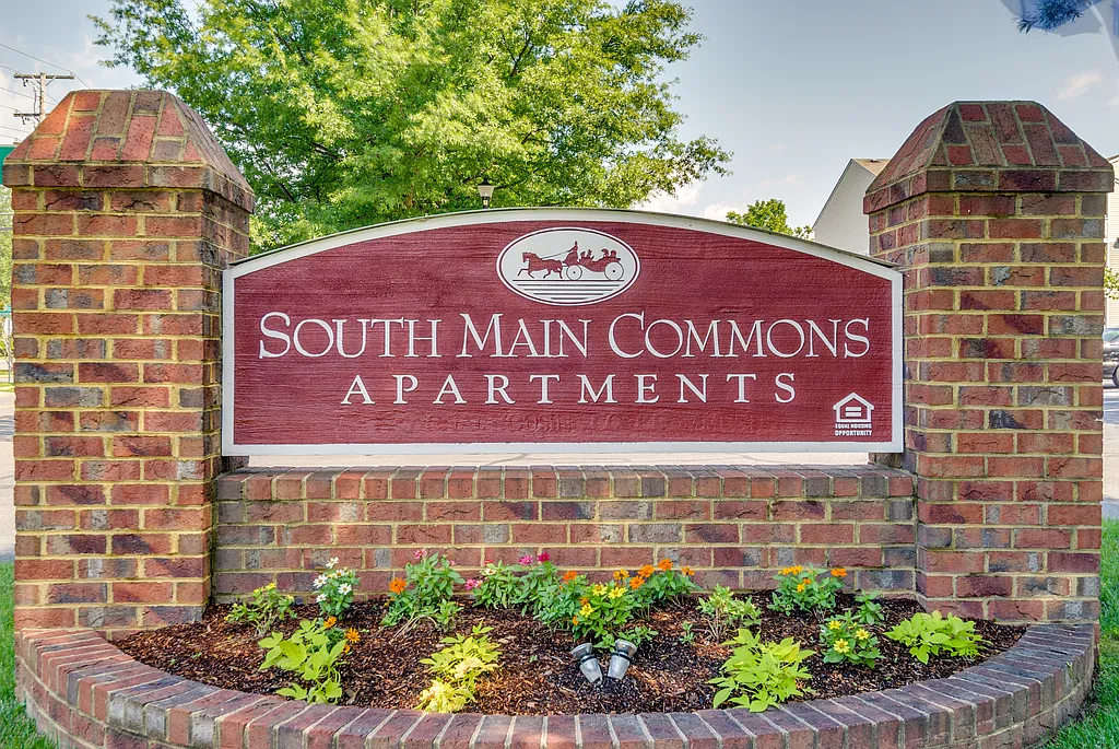 South Main Commons Apartments — Photo 1