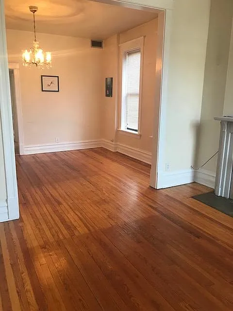 3358 N Ashland Ave — Photo 2