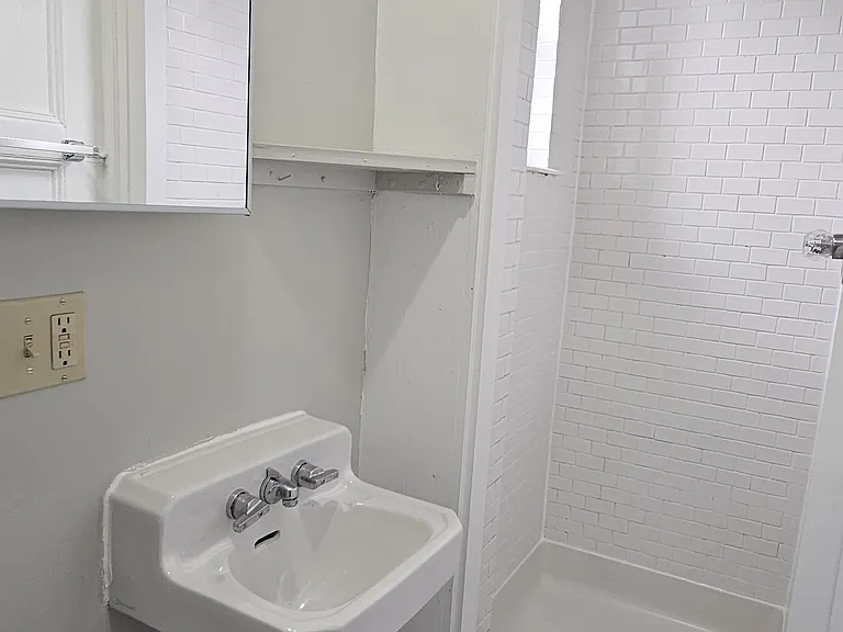 512 Whitney Ave #B — Photo 6