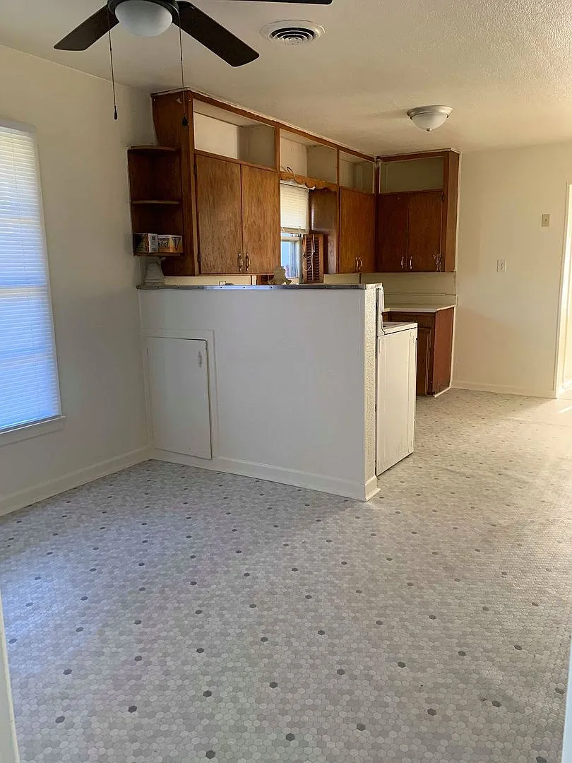 3 Bedroom 1 Bathroom Home for Rent — Photo 1
