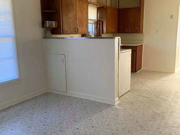 914 W Trinity St, Groesbeck, TX 76642