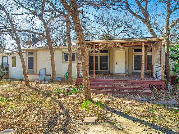 4th image of 1074 Oakwood Dr