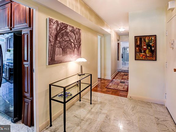 4th image of 4201 Cathedral Ave NW APT 105E