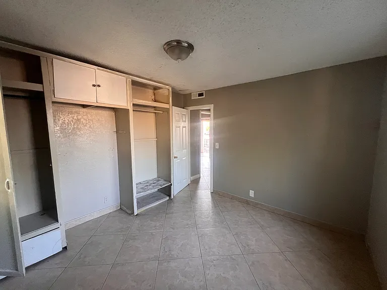 2810 Center St — Photo 13