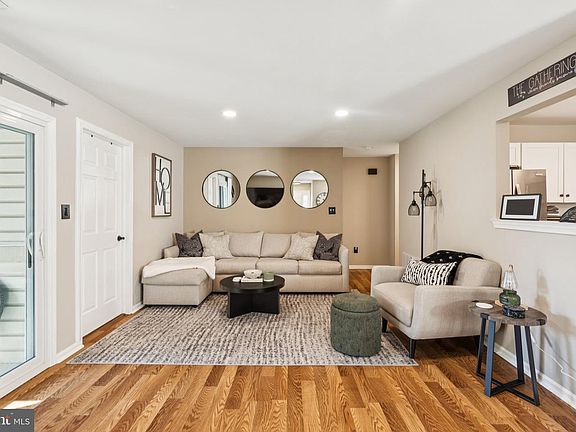 5th image of 263 Steeplechase Ct