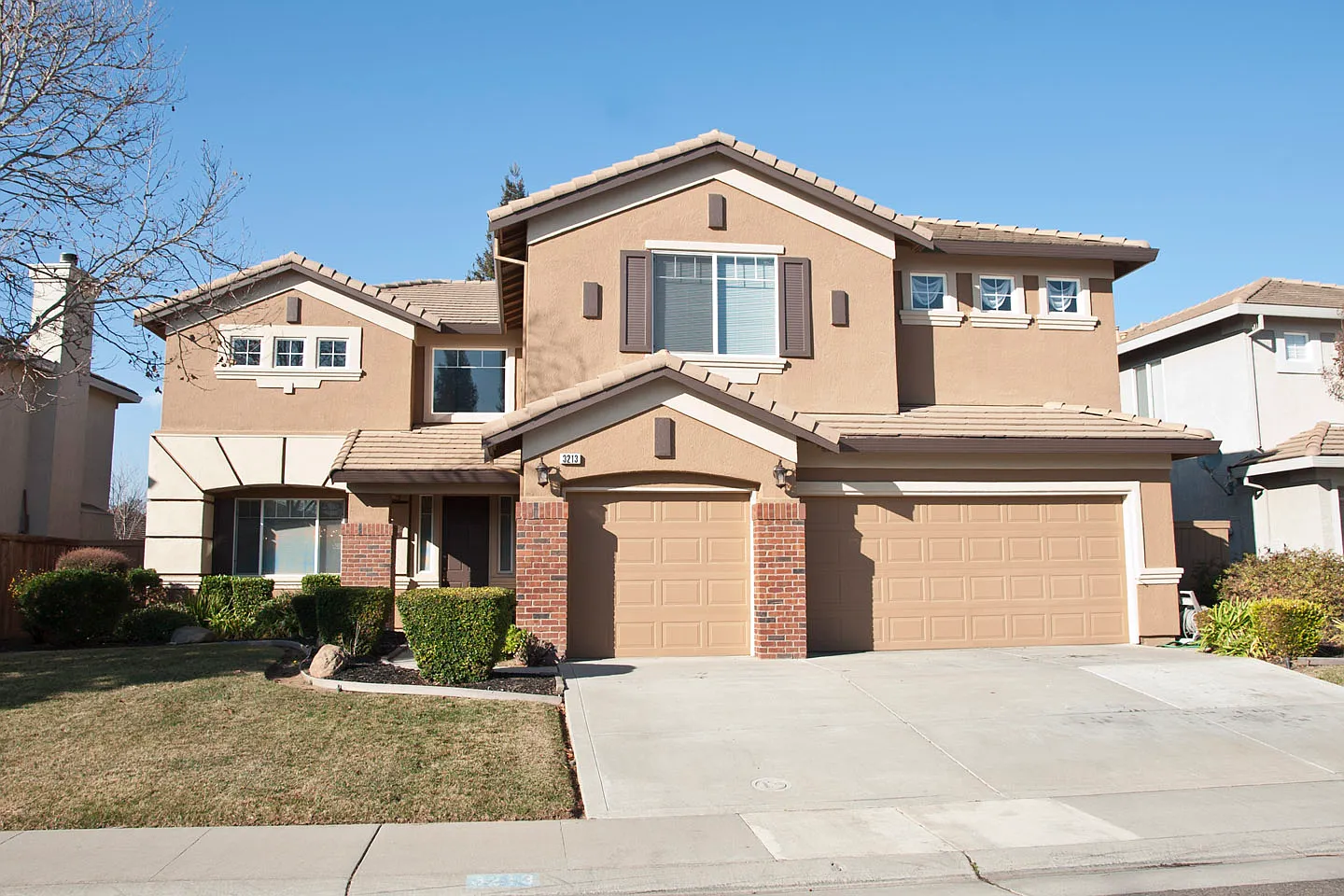 3213 Yosemite Park Way photo 1