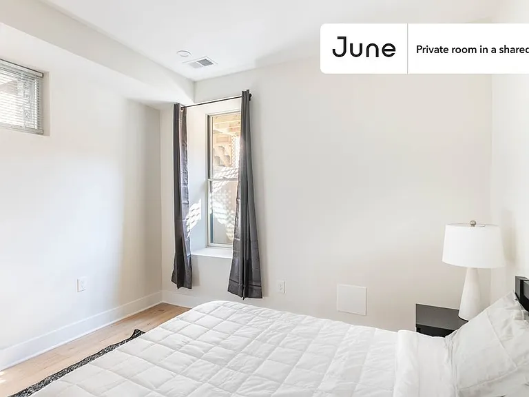 1340 Harvard St NW #C — Photo 4