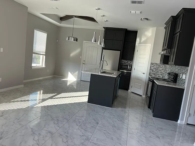 2611 Primrose Ave — Photo 14