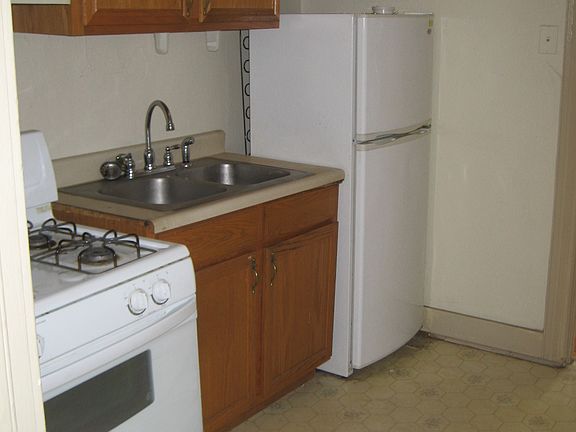 5th image of 106 S Lake Ave APT 5