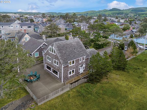 4th image of 1021 S Prom