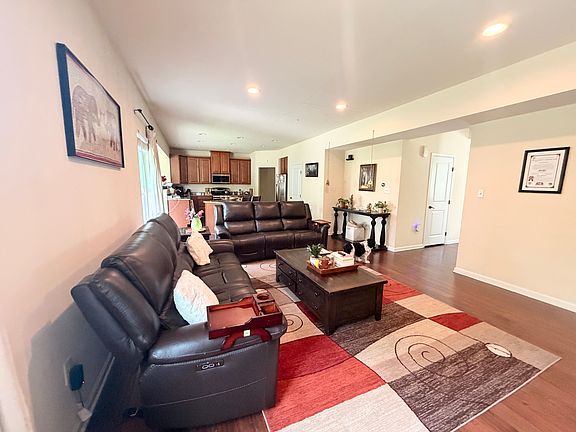 4th image of 2702 Pittsburgh Ct