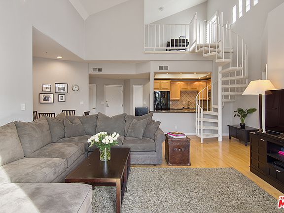 3rd image of 4477 Woodman Ave APT 309