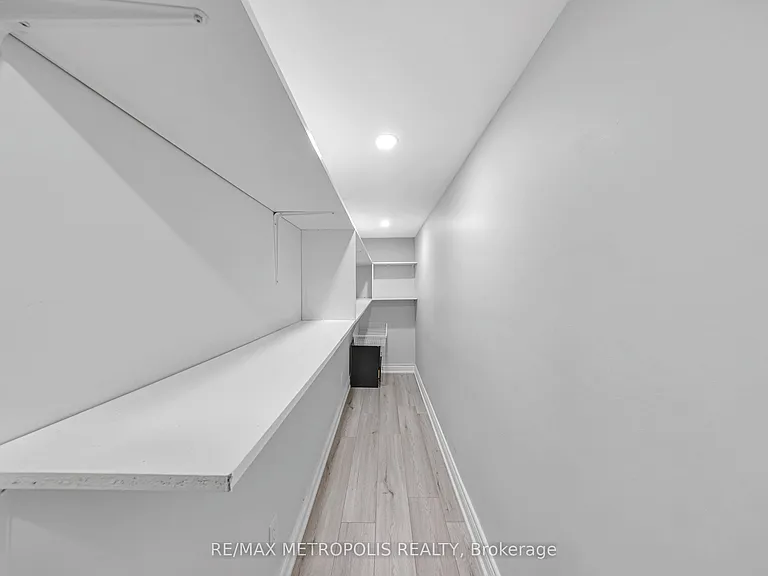 10 Snowcreek St — Photo 37