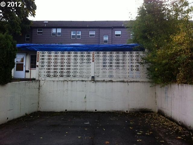 Building Photo 3