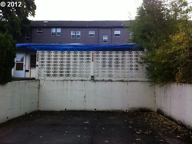 Building Photo 3
