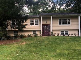 14 Bayberry Dr, Mahwah, NJ 07430