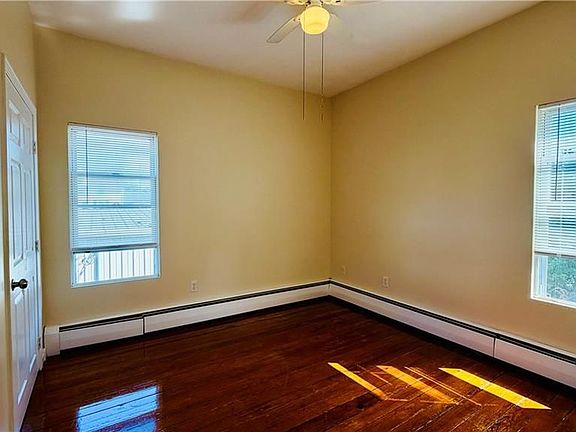 5th image of 384 Metacom Ave