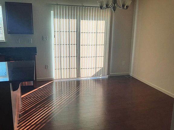 5th image of 702 Admirals Quay Dr