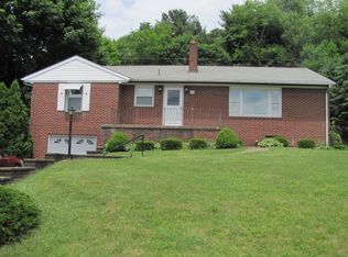 29 Linnet Ln, Lock Haven, PA 17745
