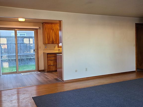5th image of 4020 S Lawrence St