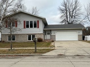 3388 Primrose Ct, Grand Forks, ND 58201